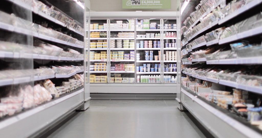 Prosečna potrošačka korpa uključuje rashladne vitrine sa hranom kao ključni deo mesečne potrošnje